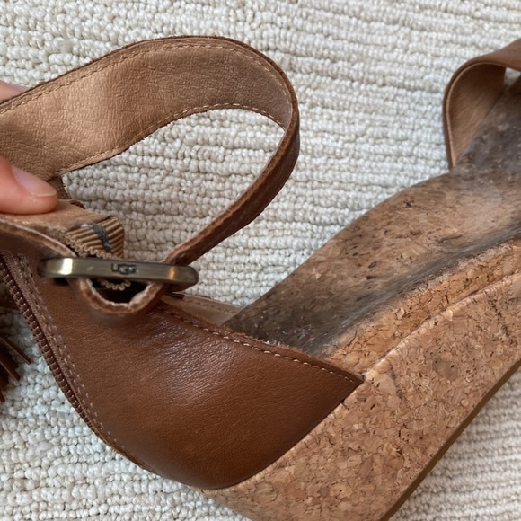 Ugg Zoe Wedge Sandal - Picture 5 of 10